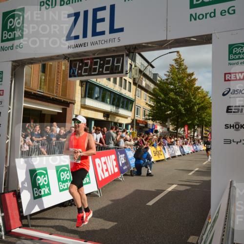 20.09.2026 - PSD Bank Halbmarathon LAZAROV Photography http://msf.ph/oto/10548882 20.09.2026 11:23:23 Ziel 1985, 3104, 3406, 3625 meine-sportfotos.de