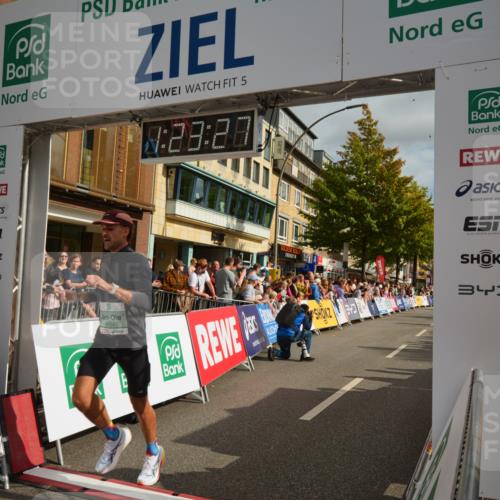 20.09.2026 - PSD Bank Halbmarathon LAZAROV Photography http://msf.ph/oto/10548888 20.09.2026 11:23:26 Ziel 1985, 3104, 3406, 3625, 4268 meine-sportfotos.de