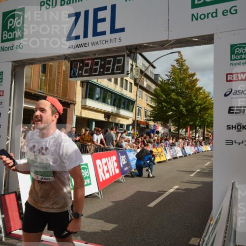 20.09.2026 - PSD Bank Halbmarathon LAZAROV Photography http://msf.ph/oto/10548899 20.09.2026 11:23:31 Ziel 3104, 3625, 4268 meine-sportfotos.de