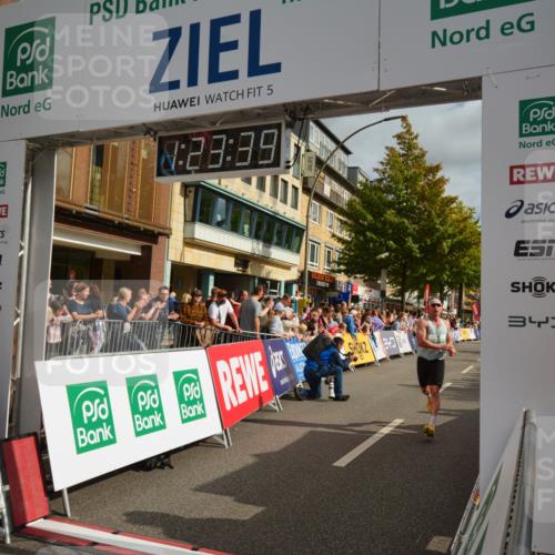 20.09.2026 - PSD Bank Halbmarathon LAZAROV Photography http://msf.ph/oto/10548910 20.09.2026 11:23:38 Ziel 1842, 4268 meine-sportfotos.de