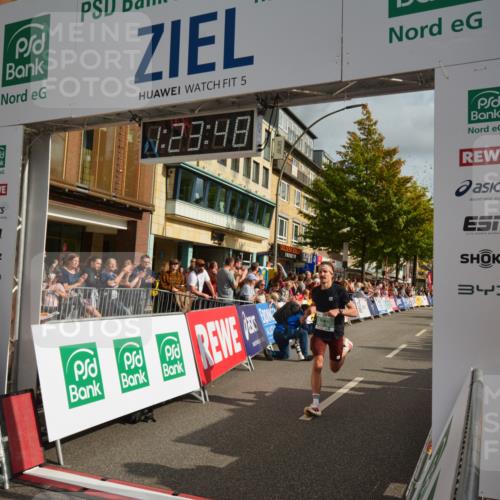 20.09.2026 - PSD Bank Halbmarathon LAZAROV Photography http://msf.ph/oto/10548920 20.09.2026 11:23:47 Ziel 1024, 1842, 3377, 4146 meine-sportfotos.de