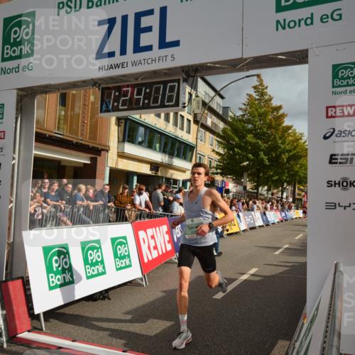 20.09.2026 - PSD Bank Halbmarathon LAZAROV Photography http://msf.ph/oto/10548966 20.09.2026 11:24:09 Ziel 2779, 4105, 4176, 4545, 4558 meine-sportfotos.de