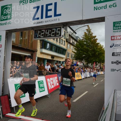 20.09.2026 - PSD Bank Halbmarathon LAZAROV Photography http://msf.ph/oto/10548971 20.09.2026 11:24:24 Ziel 2125, 2895, 3407, 3548, 4463 meine-sportfotos.de