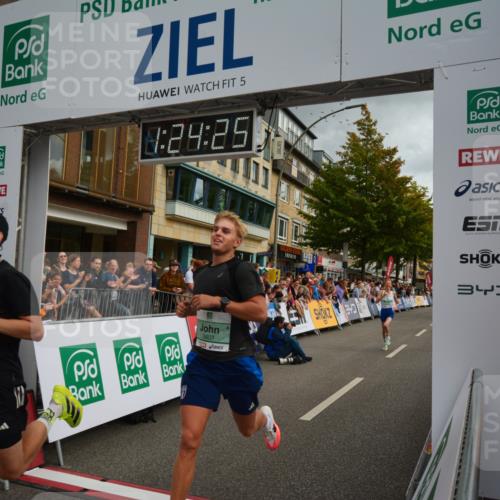 20.09.2026 - PSD Bank Halbmarathon LAZAROV Photography http://msf.ph/oto/10548972 20.09.2026 11:24:24 Ziel 2125, 2895, 3407, 3548, 4463 meine-sportfotos.de