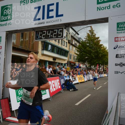 20.09.2026 - PSD Bank Halbmarathon LAZAROV Photography http://msf.ph/oto/10548973 20.09.2026 11:24:24 Ziel 2125, 2895, 3407, 3548, 4463 meine-sportfotos.de