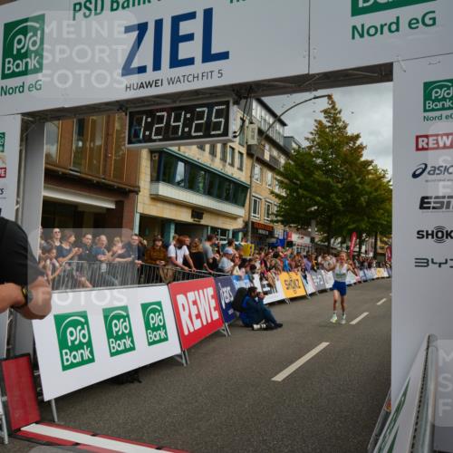20.09.2026 - PSD Bank Halbmarathon LAZAROV Photography http://msf.ph/oto/10548974 20.09.2026 11:24:24 Ziel 2125, 2895, 3407, 3548, 4463 meine-sportfotos.de