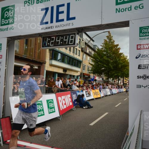 20.09.2026 - PSD Bank Halbmarathon LAZAROV Photography http://msf.ph/oto/10549000 20.09.2026 11:24:47 Ziel 1780, 1801, 2365, 2766 meine-sportfotos.de