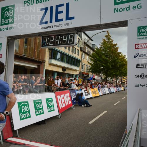 20.09.2026 - PSD Bank Halbmarathon LAZAROV Photography http://msf.ph/oto/10549001 20.09.2026 11:24:47 Ziel 1780, 1801, 2365, 2766 meine-sportfotos.de