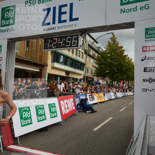 20.09.2026 - PSD Bank Halbmarathon LAZAROV Photography http://msf.ph/oto/10549011 20.09.2026 11:24:55 Ziel 1780, 1801, 3087 meine-sportfotos.de