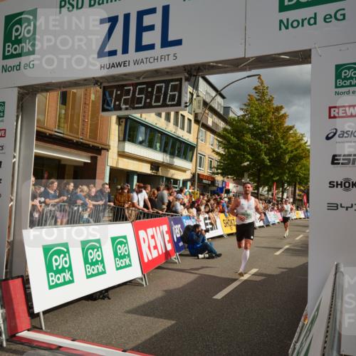 20.09.2026 - PSD Bank Halbmarathon LAZAROV Photography http://msf.ph/oto/10549013 20.09.2026 11:25:05 Ziel 2438, 3087, 4765 meine-sportfotos.de