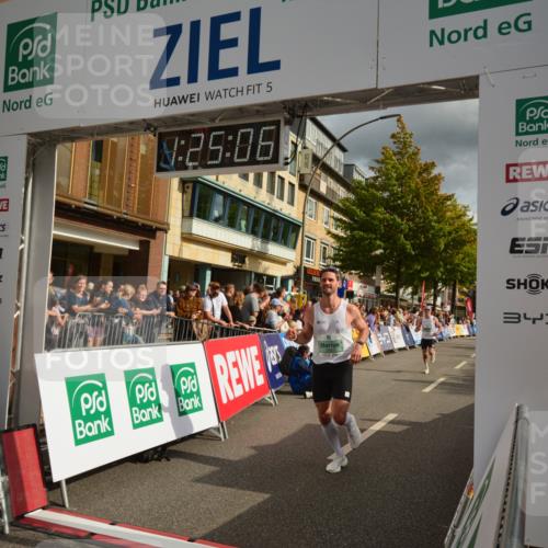 20.09.2026 - PSD Bank Halbmarathon LAZAROV Photography http://msf.ph/oto/10549015 20.09.2026 11:25:06 Ziel 2438, 3087, 4765 meine-sportfotos.de