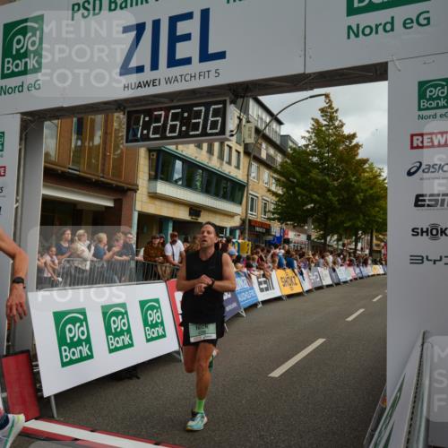 20.09.2026 - PSD Bank Halbmarathon LAZAROV Photography http://msf.ph/oto/10549113 20.09.2026 11:26:35 Ziel 1950, 3081, 3998, 4373, 4396 meine-sportfotos.de