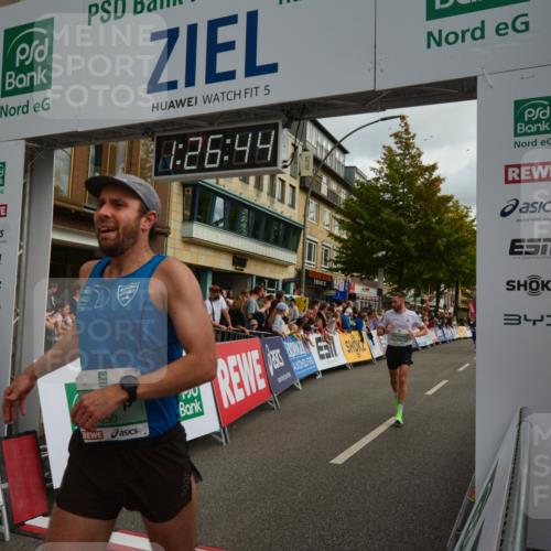 20.09.2026 - PSD Bank Halbmarathon LAZAROV Photography http://msf.ph/oto/10549120 20.09.2026 11:26:43 Ziel 1950, 2292, 3886, 3998 meine-sportfotos.de