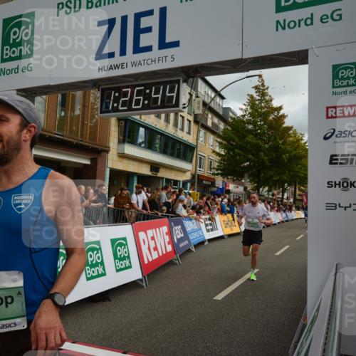 20.09.2026 - PSD Bank Halbmarathon LAZAROV Photography http://msf.ph/oto/10549121 20.09.2026 11:26:43 Ziel 1950, 2292, 3886, 3998 meine-sportfotos.de