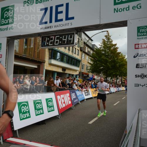 20.09.2026 - PSD Bank Halbmarathon LAZAROV Photography http://msf.ph/oto/10549122 20.09.2026 11:26:43 Ziel 1950, 2292, 3886, 3998 meine-sportfotos.de