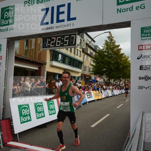 20.09.2026 - PSD Bank Halbmarathon LAZAROV Photography http://msf.ph/oto/10549138 20.09.2026 11:26:56 Ziel 1287, 1574, 2292, 2346, 2845, 4056, 4553 meine-sportfotos.de