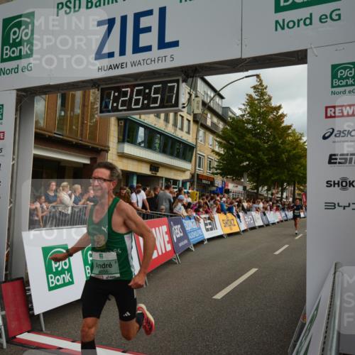 20.09.2026 - PSD Bank Halbmarathon LAZAROV Photography http://msf.ph/oto/10549139 20.09.2026 11:26:56 Ziel 1287, 1574, 2292, 2346, 2845, 4056, 4553 meine-sportfotos.de