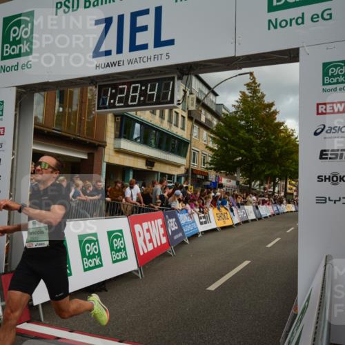 20.09.2026 - PSD Bank Halbmarathon LAZAROV Photography http://msf.ph/oto/10549262 20.09.2026 11:28:41 Ziel 1333, 1506, 2372, 2490, 2645, 2820, 3665, 4325 meine-sportfotos.de