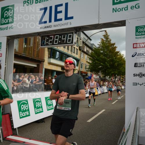 20.09.2026 - PSD Bank Halbmarathon LAZAROV Photography http://msf.ph/oto/10549265 20.09.2026 11:28:48 Ziel 1333, 1506, 2372, 2490, 3665, 4325 meine-sportfotos.de