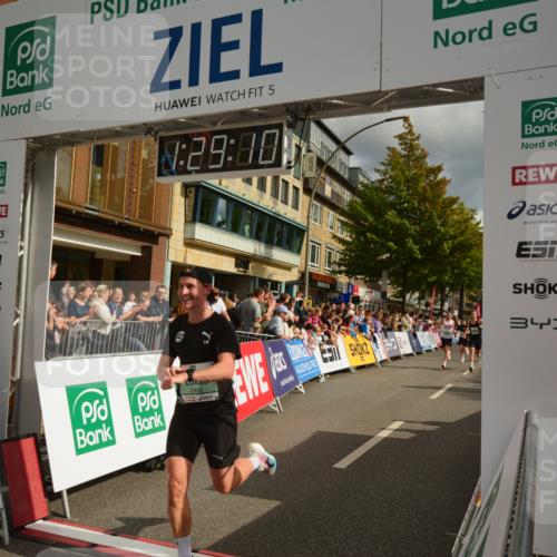 20.09.2026 - PSD Bank Halbmarathon LAZAROV Photography http://msf.ph/oto/10549293 20.09.2026 11:29:09 Ziel 1057, 1572, 2404, 2446, 2459, 2975, 4348 meine-sportfotos.de