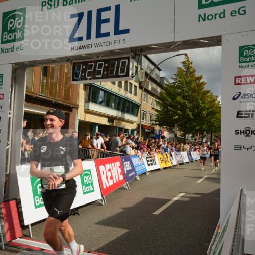 20.09.2026 - PSD Bank Halbmarathon LAZAROV Photography http://msf.ph/oto/10549294 20.09.2026 11:29:09 Ziel 1057, 1572, 2404, 2446, 2459, 2975, 4348 meine-sportfotos.de