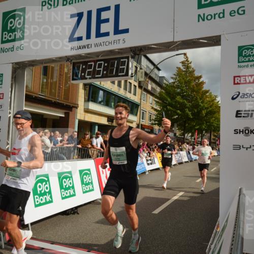 20.09.2026 - PSD Bank Halbmarathon LAZAROV Photography http://msf.ph/oto/10549298 20.09.2026 11:29:13 Ziel 1548, 1572, 2404, 2446, 2459, 2975, 4348 meine-sportfotos.de