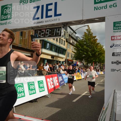 20.09.2026 - PSD Bank Halbmarathon LAZAROV Photography http://msf.ph/oto/10549301 20.09.2026 11:29:13 Ziel 1548, 1572, 2404, 2446, 2459, 2975, 4348 meine-sportfotos.de
