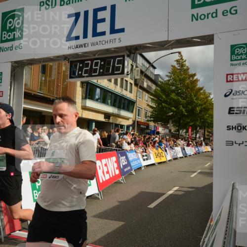 20.09.2026 - PSD Bank Halbmarathon LAZAROV Photography http://msf.ph/oto/10549306 20.09.2026 11:29:14 Ziel 1548, 1572, 2404, 2446, 2459, 2975, 4348 meine-sportfotos.de