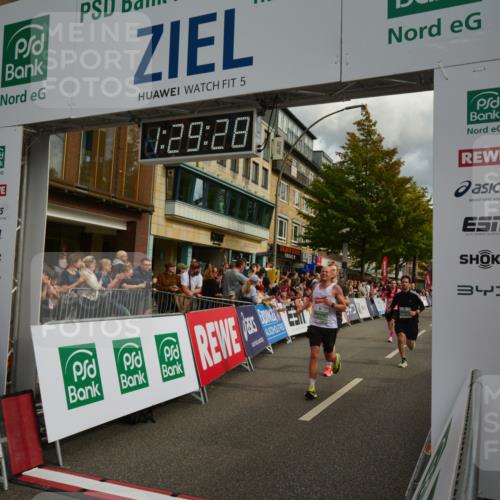 20.09.2026 - PSD Bank Halbmarathon LAZAROV Photography http://msf.ph/oto/10549322 20.09.2026 11:29:27 Ziel 1413, 1422, 1548, 2181, 2401, 2472, 3138, 3420, 3519, 3699, 3707, 3729, 4459 meine-sportfotos.de