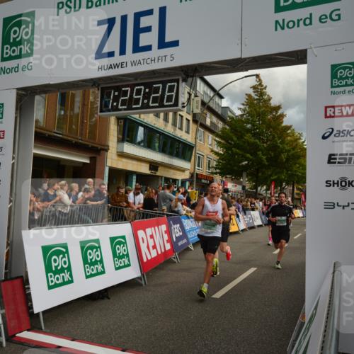 20.09.2026 - PSD Bank Halbmarathon LAZAROV Photography http://msf.ph/oto/10549324 20.09.2026 11:29:28 Ziel 1413, 1422, 1548, 2181, 2401, 2472, 3138, 3420, 3519, 3699, 3707, 3729, 4459 meine-sportfotos.de