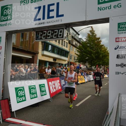 20.09.2026 - PSD Bank Halbmarathon LAZAROV Photography http://msf.ph/oto/10549325 20.09.2026 11:29:28 Ziel 1413, 1422, 1548, 2181, 2401, 2472, 3138, 3420, 3519, 3699, 3707, 3729, 4459 meine-sportfotos.de