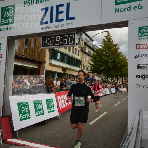 20.09.2026 - PSD Bank Halbmarathon LAZAROV Photography http://msf.ph/oto/10549331 20.09.2026 11:29:29 Ziel 1413, 1422, 2181, 2401, 2472, 3138, 3420, 3519, 3699, 3707, 3729, 4459 meine-sportfotos.de
