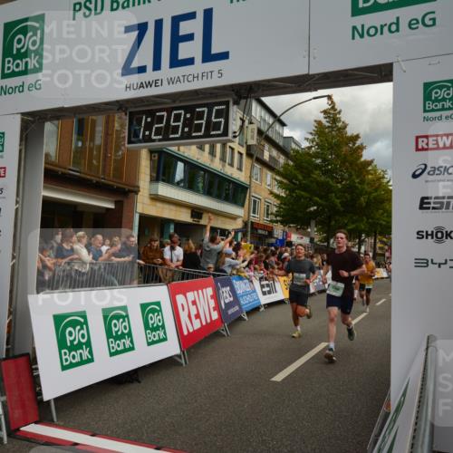 20.09.2026 - PSD Bank Halbmarathon LAZAROV Photography http://msf.ph/oto/10549345 20.09.2026 11:29:34 Ziel 1413, 1422, 2181, 2323, 2401, 2472, 3138, 3420, 3699, 3707, 3729, 3856, 4459, 4560 meine-sportfotos.de