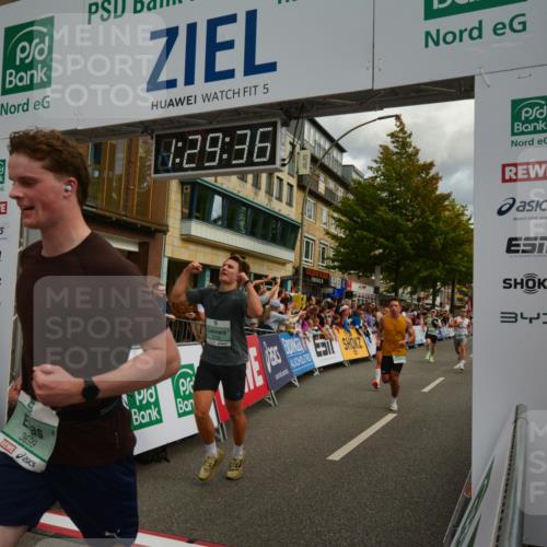20.09.2026 - PSD Bank Halbmarathon LAZAROV Photography http://msf.ph/oto/10549348 20.09.2026 11:29:35 Ziel 1413, 1422, 2181, 2323, 2472, 3138, 3420, 3699, 3707, 3729, 3856, 4459, 4560 meine-sportfotos.de