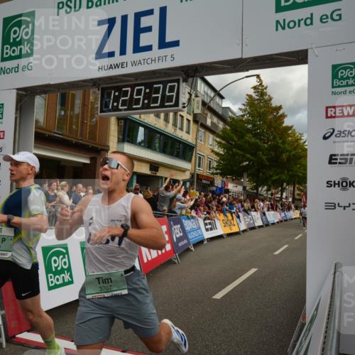 20.09.2026 - PSD Bank Halbmarathon LAZAROV Photography http://msf.ph/oto/10549362 20.09.2026 11:29:39 Ziel 1413, 2181, 2323, 3138, 3420, 3699, 3707, 3729, 3856, 4560 meine-sportfotos.de