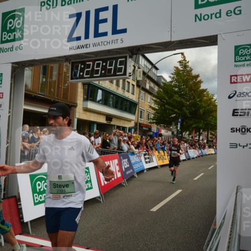 20.09.2026 - PSD Bank Halbmarathon LAZAROV Photography http://msf.ph/oto/10549367 20.09.2026 11:29:44 Ziel 2181, 2323, 3707, 3856, 4112, 4560 meine-sportfotos.de