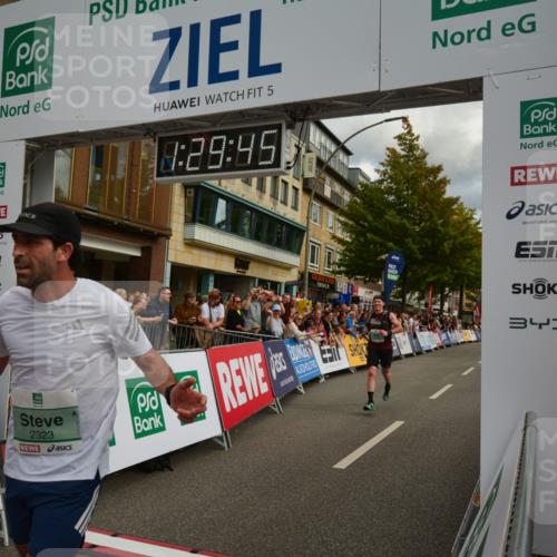 20.09.2026 - PSD Bank Halbmarathon LAZAROV Photography http://msf.ph/oto/10549368 20.09.2026 11:29:44 Ziel 2181, 2323, 3707, 3856, 4112, 4560 meine-sportfotos.de