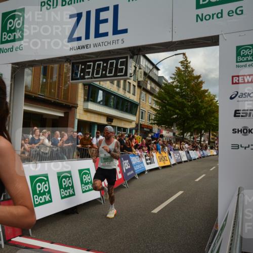 20.09.2026 - PSD Bank Halbmarathon LAZAROV Photography http://msf.ph/oto/10549387 20.09.2026 11:30:05 Ziel 2751, 3177, 3238, 3591, 4141 meine-sportfotos.de