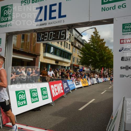 20.09.2026 - PSD Bank Halbmarathon LAZAROV Photography http://msf.ph/oto/10549395 20.09.2026 11:30:15 Ziel 2240, 2360, 2369, 3238, 4141 meine-sportfotos.de