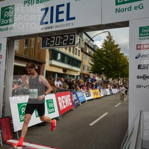 20.09.2026 - PSD Bank Halbmarathon LAZAROV Photography http://msf.ph/oto/10549402 20.09.2026 11:30:23 Ziel 1246, 2240, 2360, 2369, 3119 meine-sportfotos.de
