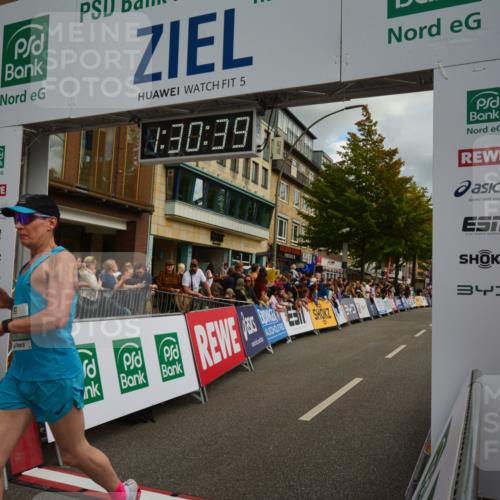 20.09.2026 - PSD Bank Halbmarathon LAZAROV Photography http://msf.ph/oto/10549420 20.09.2026 11:30:38 Ziel 1055, 2771, 4712 meine-sportfotos.de