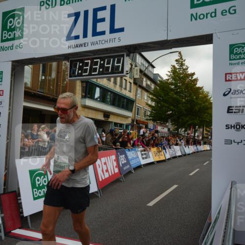 20.09.2026 - PSD Bank Halbmarathon LAZAROV Photography http://msf.ph/oto/10549638 20.09.2026 11:33:43 Ziel 2201, 2482, 2529, 4395 meine-sportfotos.de