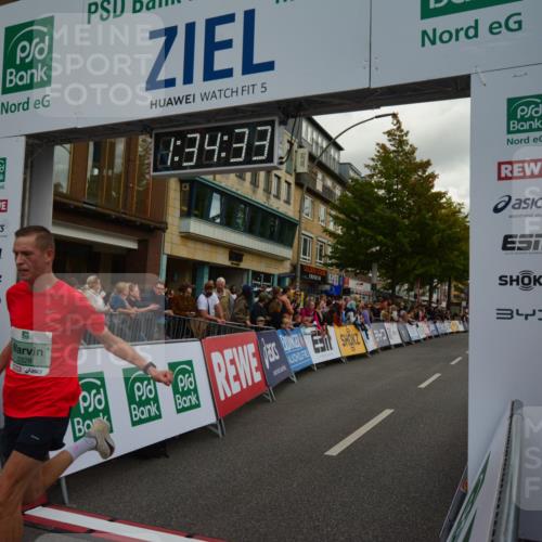20.09.2026 - PSD Bank Halbmarathon LAZAROV Photography http://msf.ph/oto/10549691 20.09.2026 11:34:33 Ziel 3328, 4702 meine-sportfotos.de