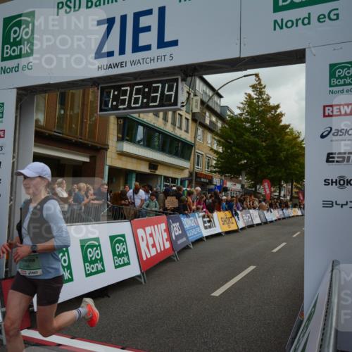 20.09.2026 - PSD Bank Halbmarathon LAZAROV Photography http://msf.ph/oto/10549890 20.09.2026 11:36:34 Ziel 2157, 2165, 2722, 4052, 4143 meine-sportfotos.de