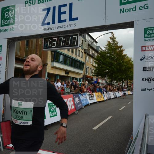 20.09.2026 - PSD Bank Halbmarathon LAZAROV Photography http://msf.ph/oto/10549951 20.09.2026 11:37:17 Ziel 1676, 2102, 3295, 3312, 3359, 4571, 4796 meine-sportfotos.de