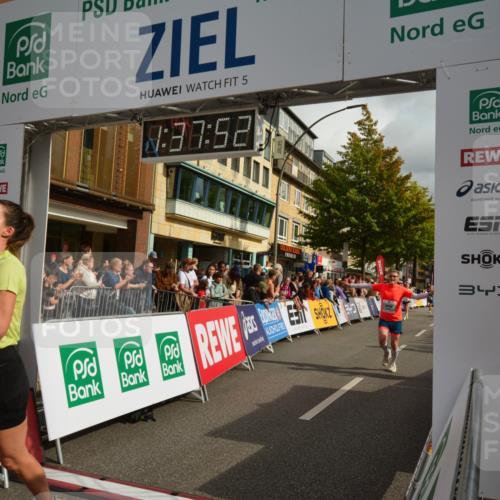 20.09.2026 - PSD Bank Halbmarathon LAZAROV Photography http://msf.ph/oto/10550021 20.09.2026 11:37:51 Ziel 1219, 2161, 3100, 3296, 4163, 4197, 4371, 4415, 4437, 4766 meine-sportfotos.de