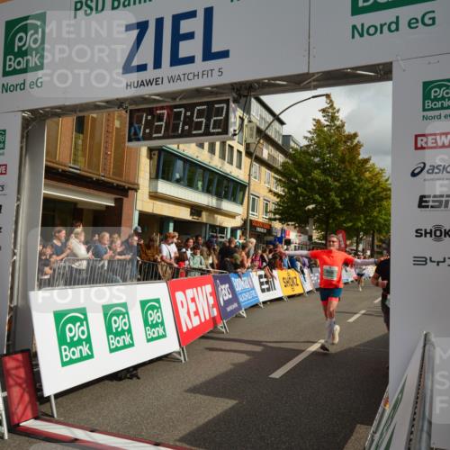 20.09.2026 - PSD Bank Halbmarathon LAZAROV Photography http://msf.ph/oto/10550024 20.09.2026 11:37:52 Ziel 1062, 1187, 1219, 2161, 3100, 3296, 4163, 4197, 4371, 4415, 4437, 4766 meine-sportfotos.de