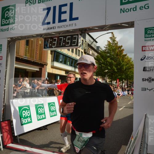 20.09.2026 - PSD Bank Halbmarathon LAZAROV Photography http://msf.ph/oto/10550028 20.09.2026 11:37:53 Ziel 1062, 1187, 1219, 2161, 3100, 3296, 4163, 4197, 4371, 4415, 4437, 4766 meine-sportfotos.de