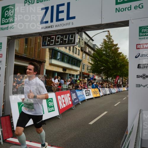 20.09.2026 - PSD Bank Halbmarathon LAZAROV Photography http://msf.ph/oto/10550233 20.09.2026 11:39:43 Ziel 1656, 1662, 1841, 2782, 3919 meine-sportfotos.de