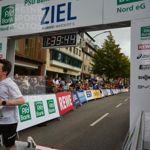 20.09.2026 - PSD Bank Halbmarathon LAZAROV Photography http://msf.ph/oto/10550234 20.09.2026 11:39:44 Ziel 1656, 1662, 1841, 2782, 3919 meine-sportfotos.de